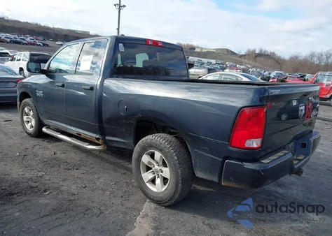 2017 Ram 1500 Express 4X4 6'4 Box z USA, uszkodzony, nr VIN 1C6RR7FG1HS837888